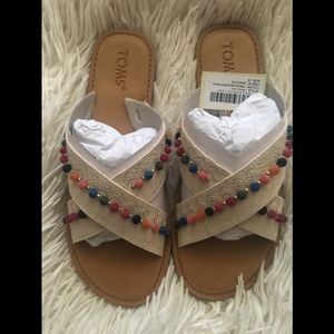 natural oxford pom poms women's viv sandals